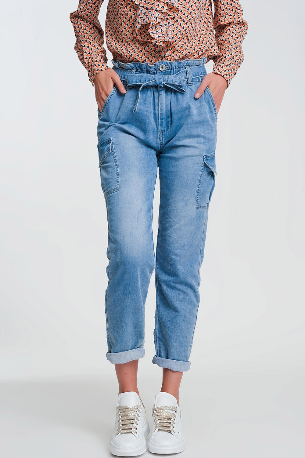 Q2 Paperbag tie waist jeans in light blue