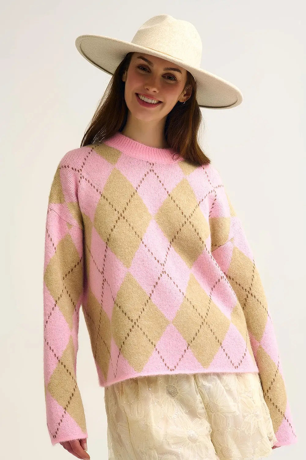 Q2 Pink Argyle Chunky Knit Sweater in Soft Contrast green Color