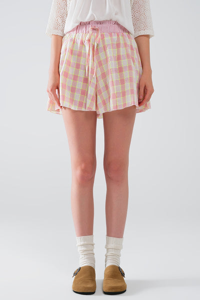 Q2 Pink Checkered print shorts with tight-fitting waist detail