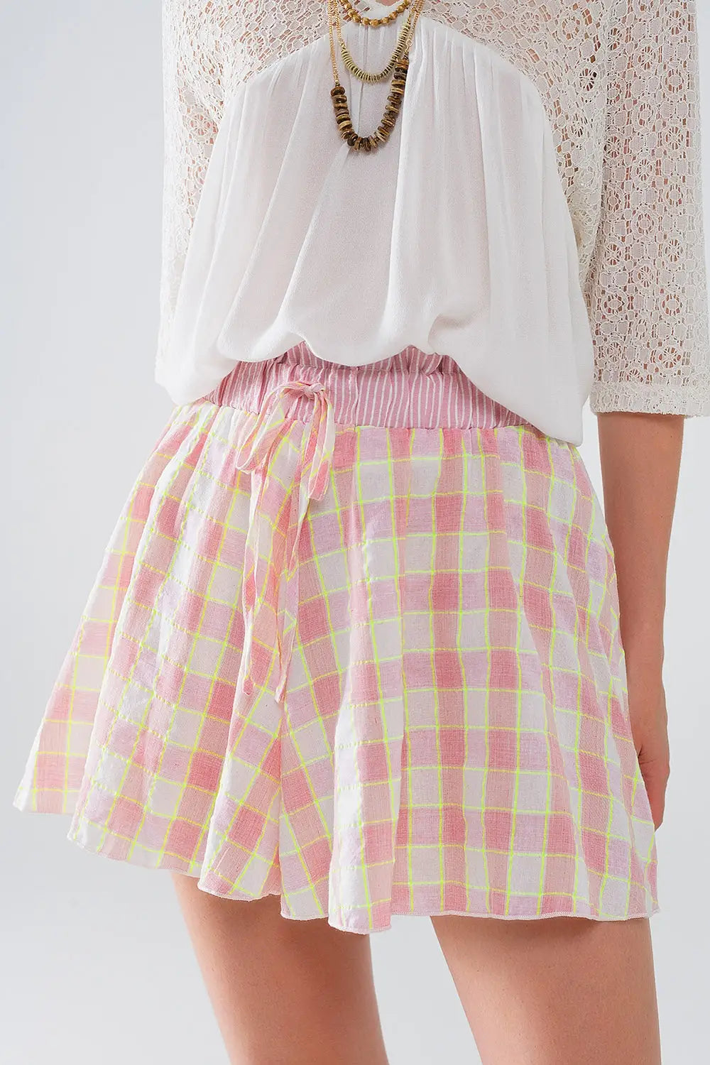 Pink Checkered print shorts with tight-fitting waist detail - Pants