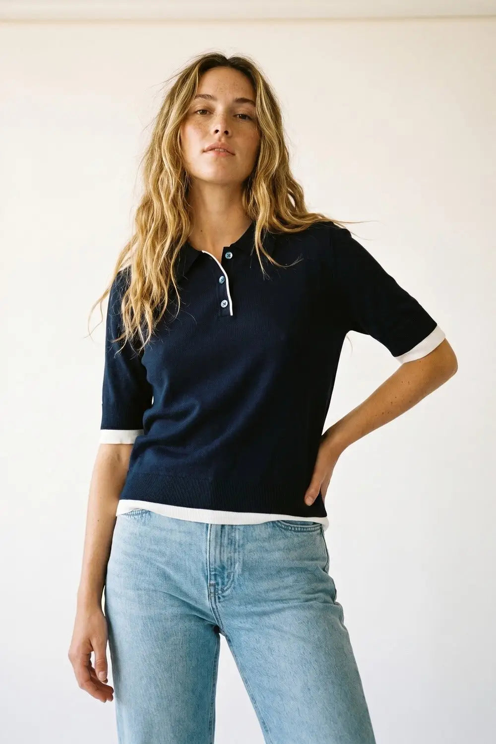 Polo marine avec bordures et boutons blancs - One Size / bleu