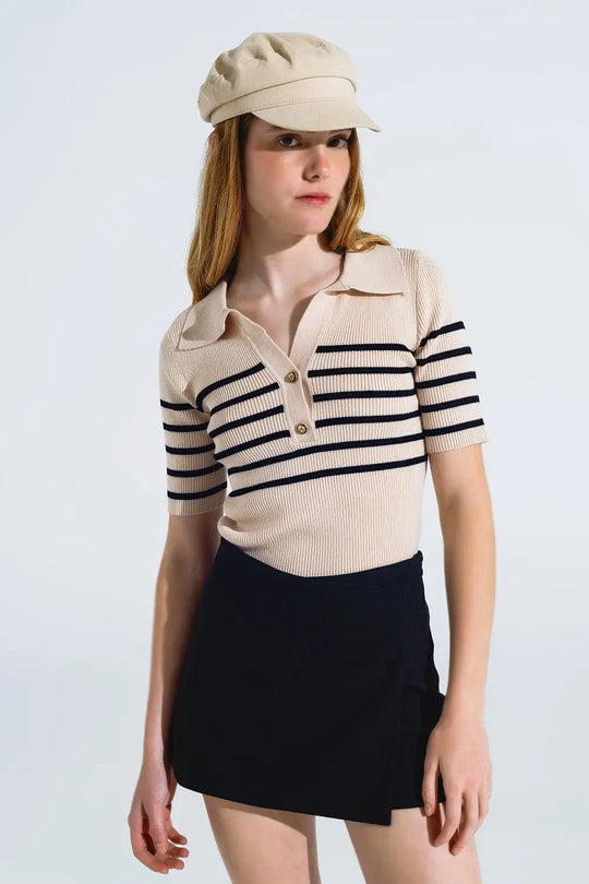 Polo rayé à boutons en beige - Pulls