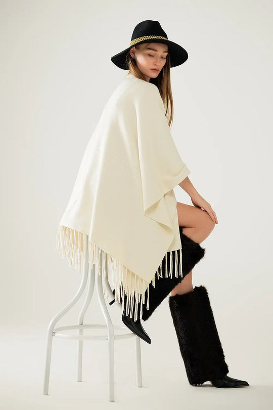 Q2 Poncho en tricot doux beige avec franges