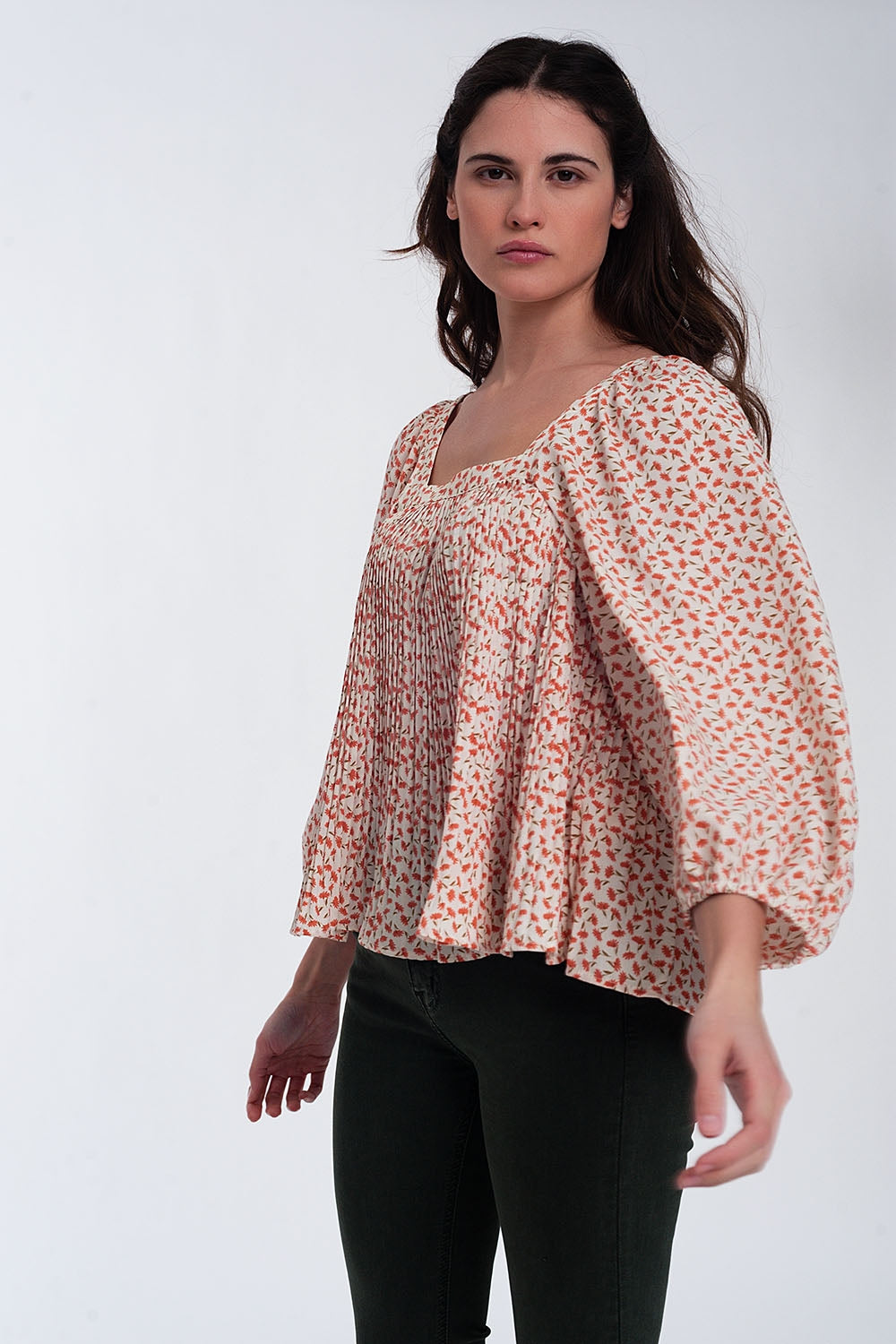 Q2 puff sleeve top with square neck in coral floral print