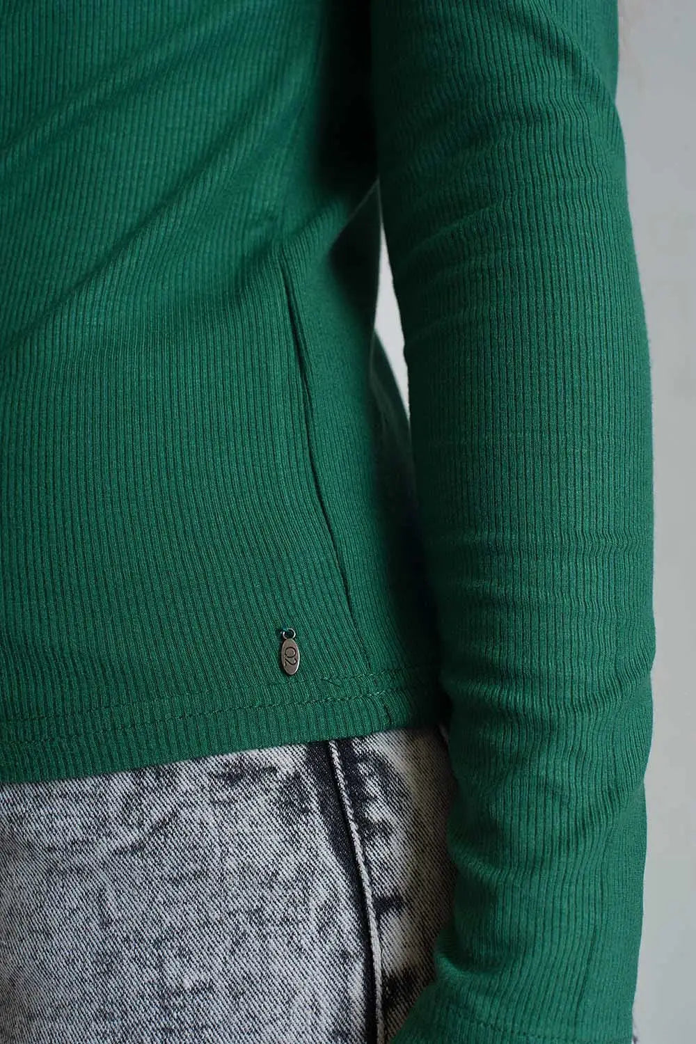Pull à col asymétrique en vert - Pulls