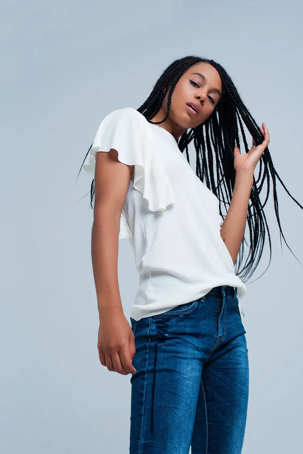 Pull blanc avec des détails de volants - Pulls