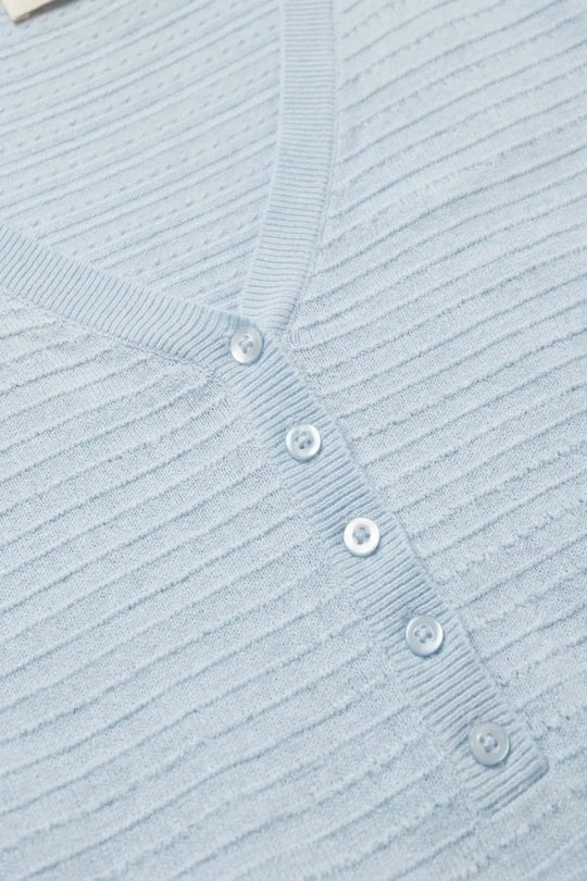 Pull bleu clair en maille avec col en V et boutons sur le devant - One Size / bleu - Pulls