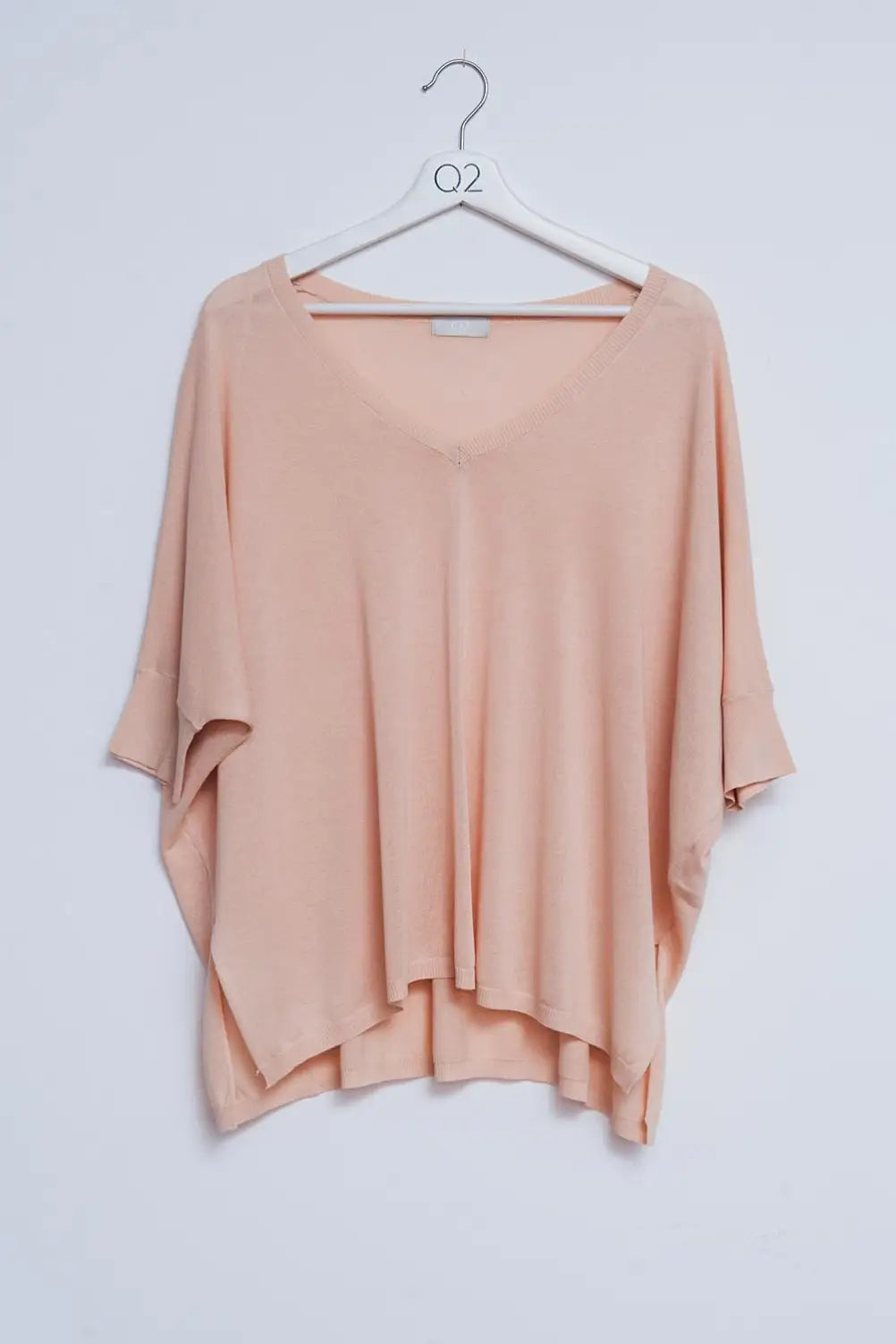Q2 Pull coupe carrée à col en V beige