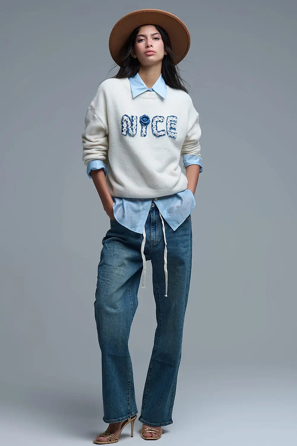 Pull crème à col rond avec Nice brodé - One Size / blanc - Pulls