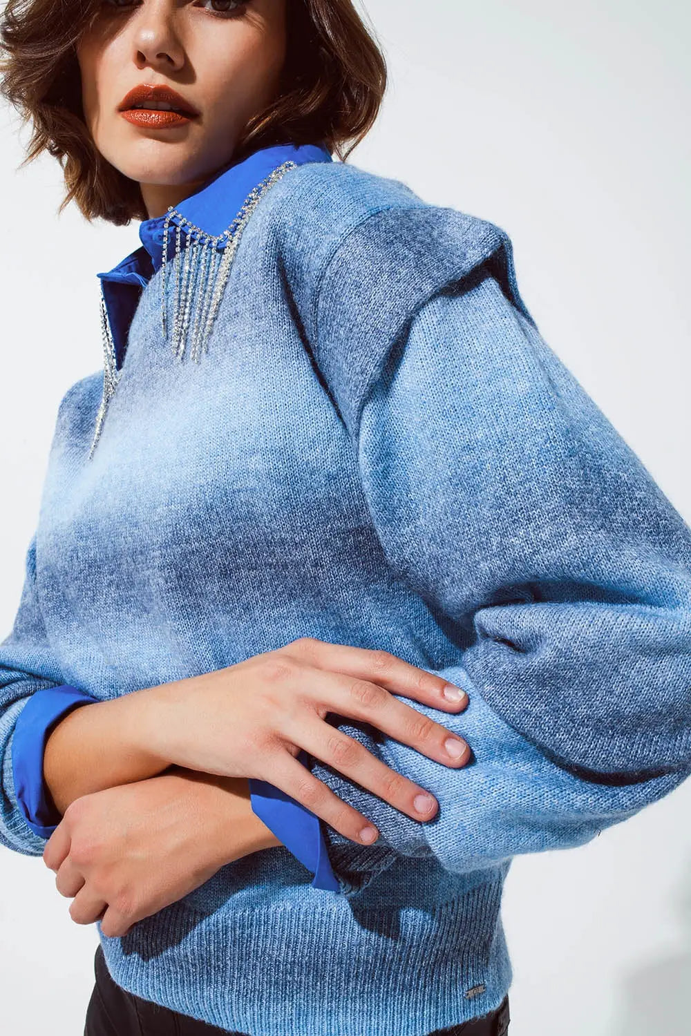 Pull en bleu ombré avec col rond et détails des manches - Pulls