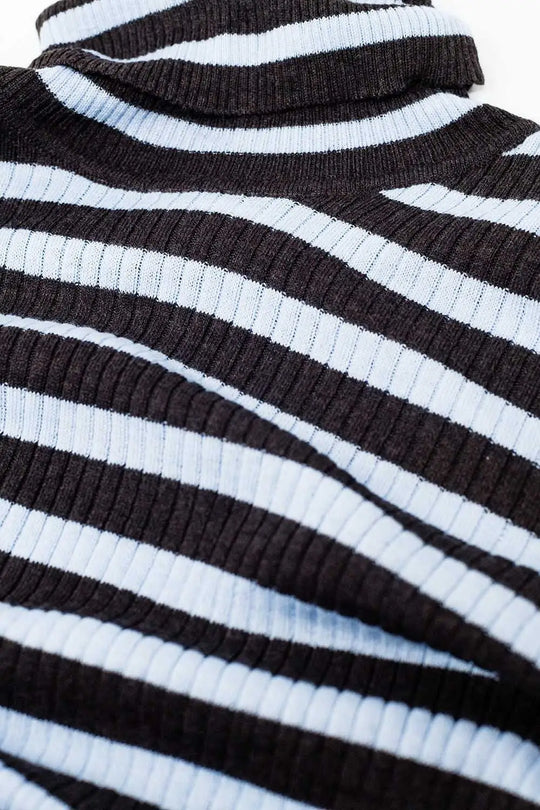 Pull en laine finement tricoté avec des rayures bleues et marron - Pulls