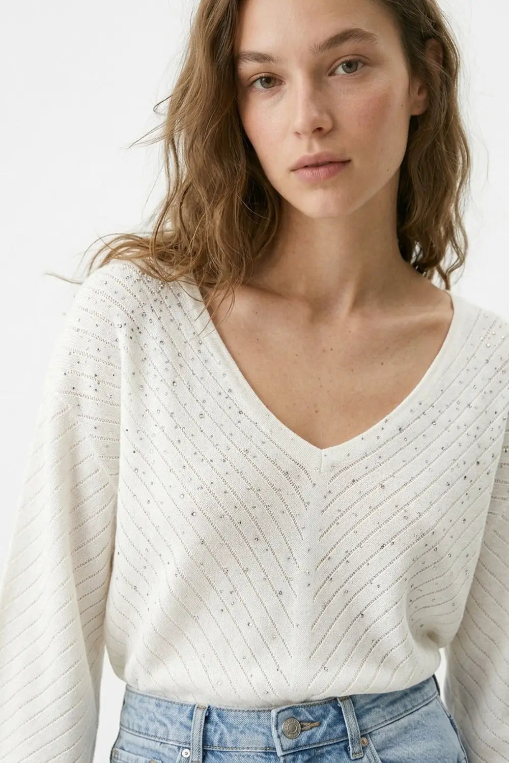 White V-Neck Embellished Knit Sweater Top - One Size / blanc