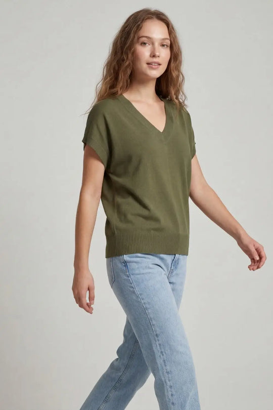 Pull en maille fine à col en V de couleur kaki - One Size / vert