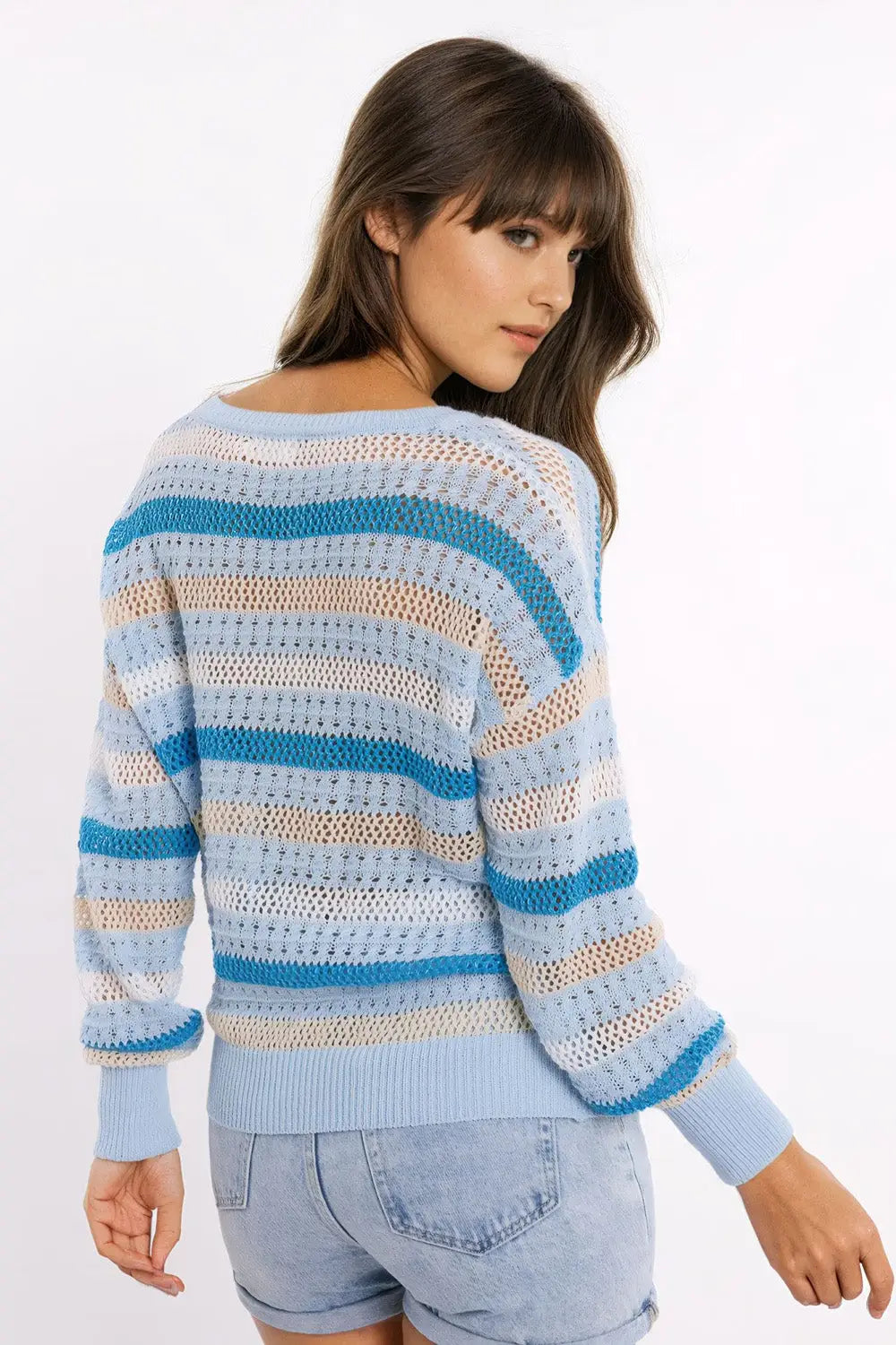 Pull en tricot bleu avec des rayures bleues et blanches - Pulls