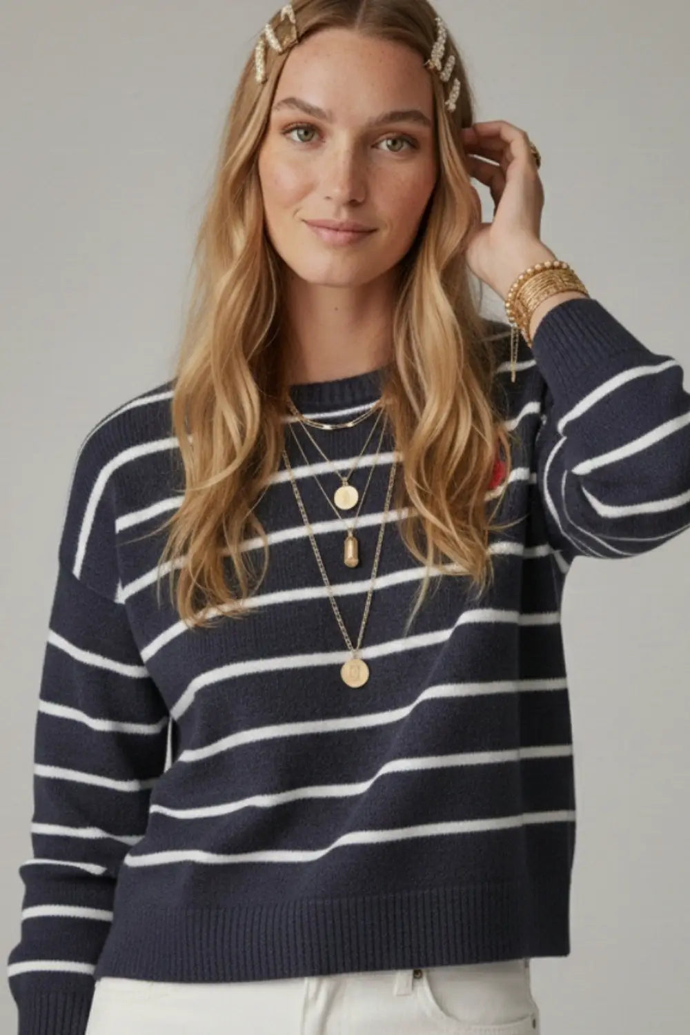 Pull en tricot rayé marine avec détails en forme de cœur rouge - One Size / bleu