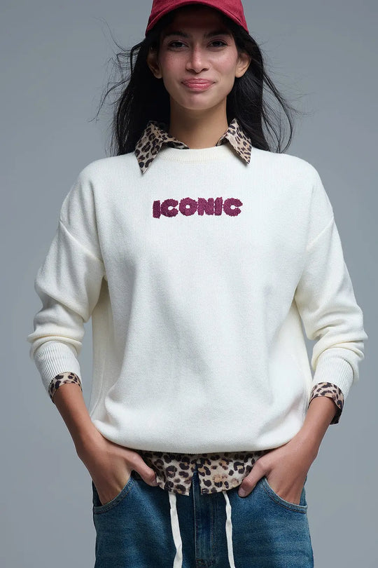 Q2 Pull ICONIC brodé avec imprimé Global Tour dans le dos en crème