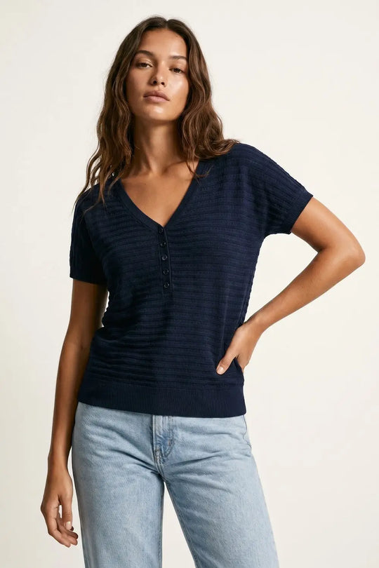 Pull léger à manches courtes bleu marine en maille avec détail de bouton - One Size / bleu - Pulls