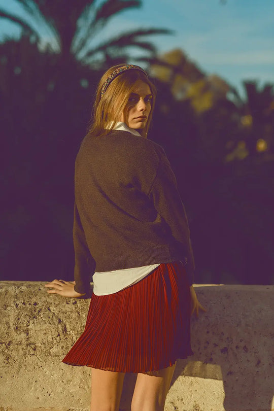 pull-over gris carbone avec détails en forme de cœur rouge - Pulls