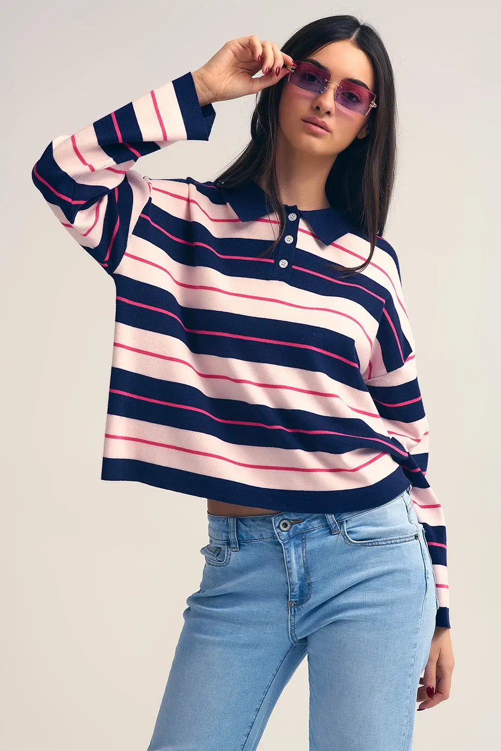 Q2 Pull polo en tricot rayé marine avec col boutonné
