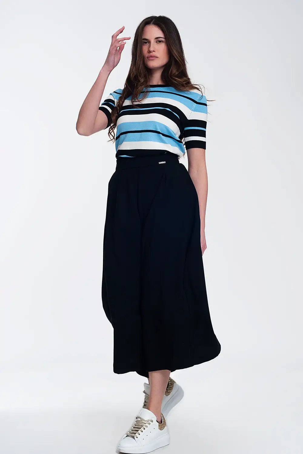 Pull ras de cou coupe carrée à rayures multicolores bleues - Pulls