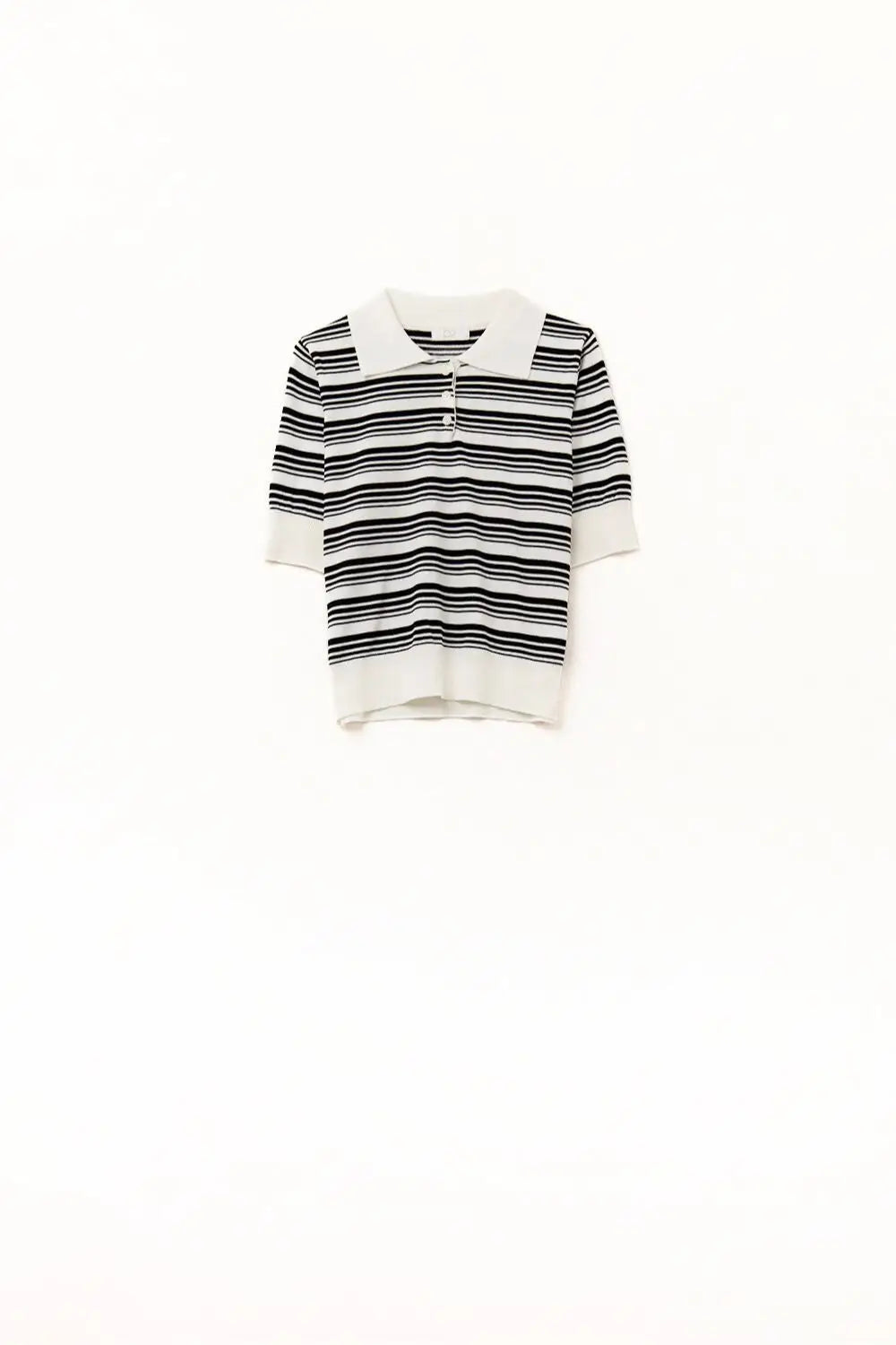 Q2 Pull rayé blanc et noir à col polo
