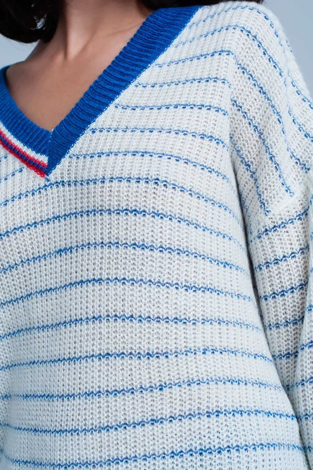 Pull rayé bleu avec encolure en V - Pulls