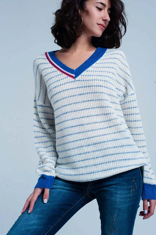 Q2 Pull rayé bleu avec encolure en V
