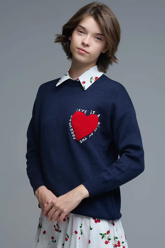 Pull tricoté avec texte en forme de cœur brodé en bleu marine - One Size / bleu - Pulls