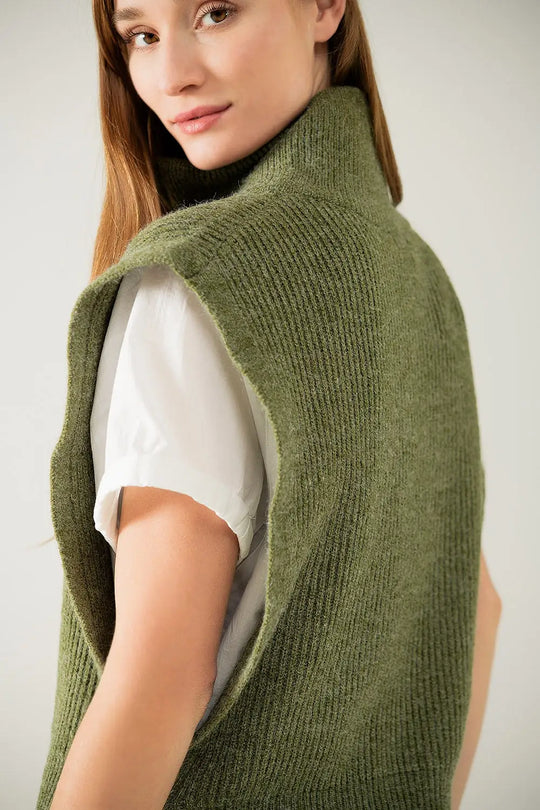 Pull vert sans manches à col roulé avec fermeture à glissière - Pulls