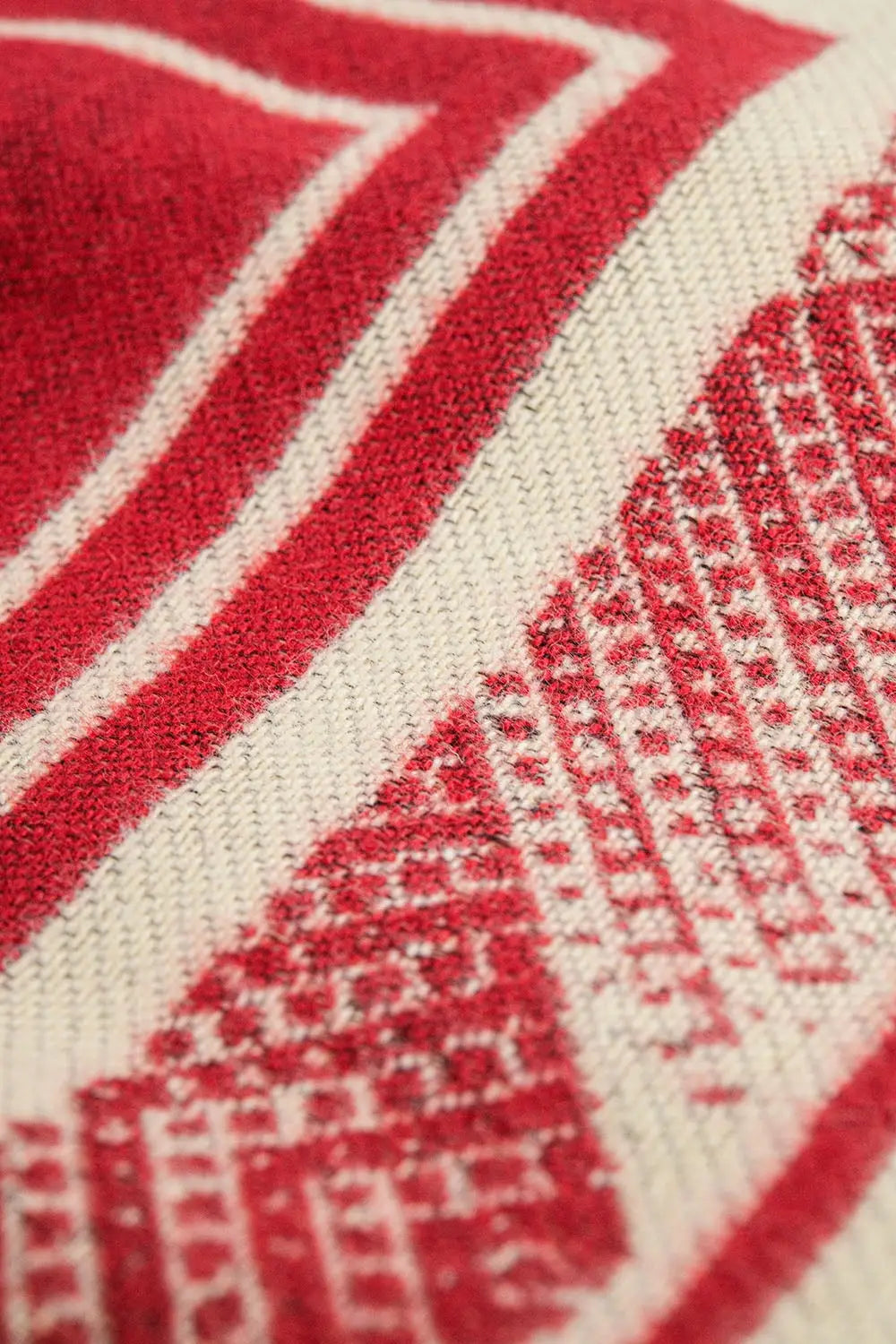 Red knitted scarf with geometric print - One Size / Red - Scarves & Hats