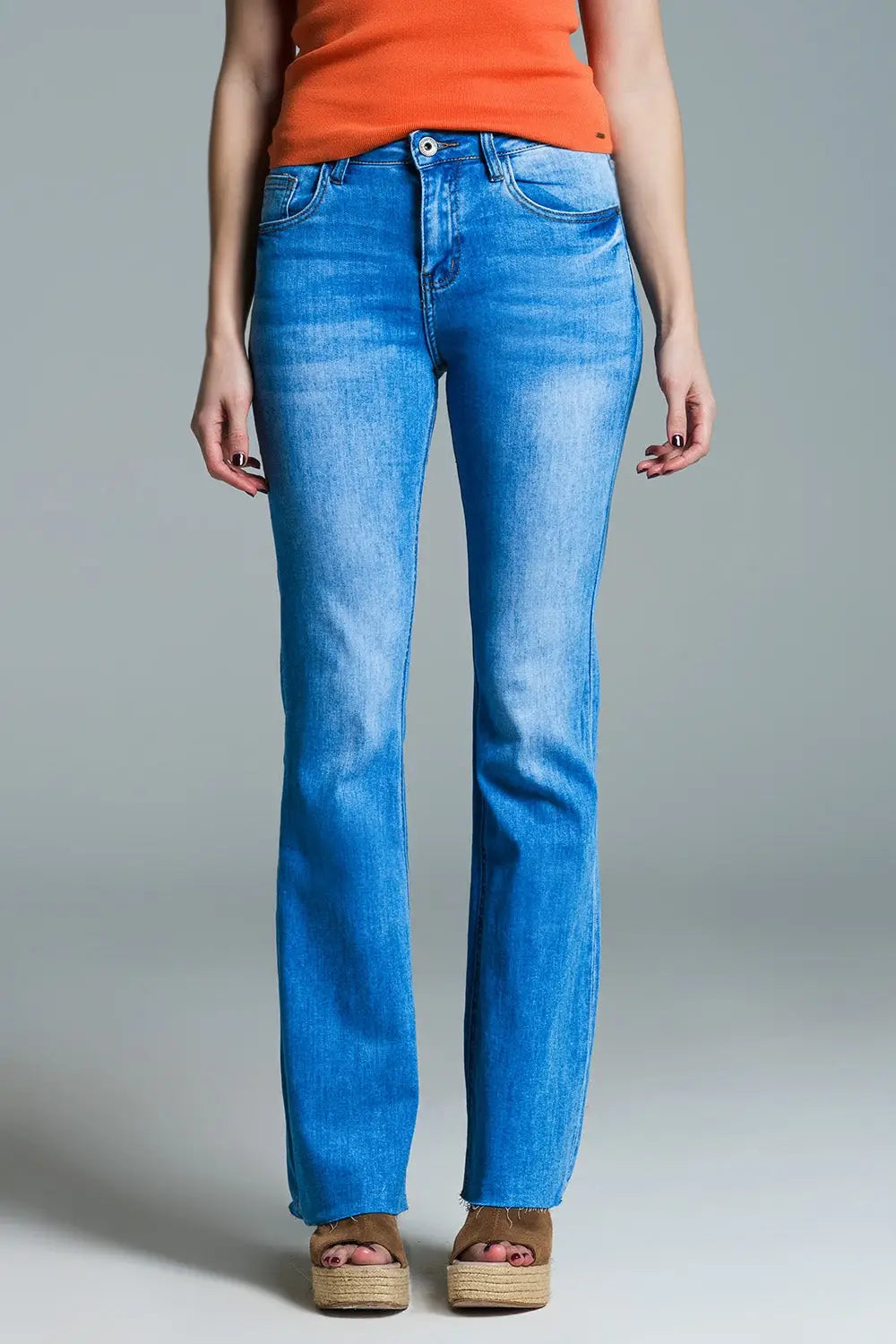 Q2 Regular Waist Skinny Jeans With Flared Legs in Light Wash