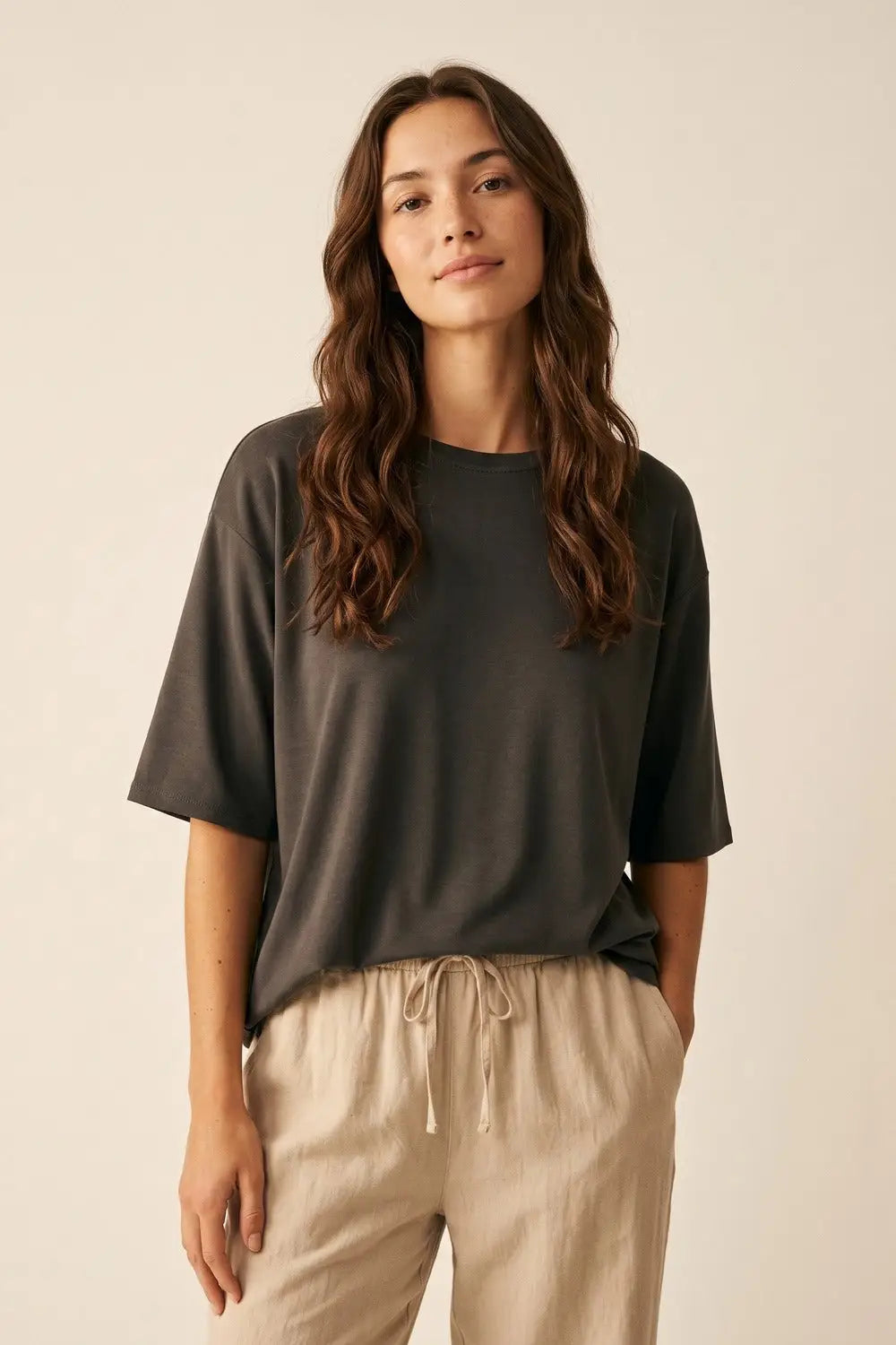 Q2 Relaxed Fit Basic Crewneck sweatshirt in black
