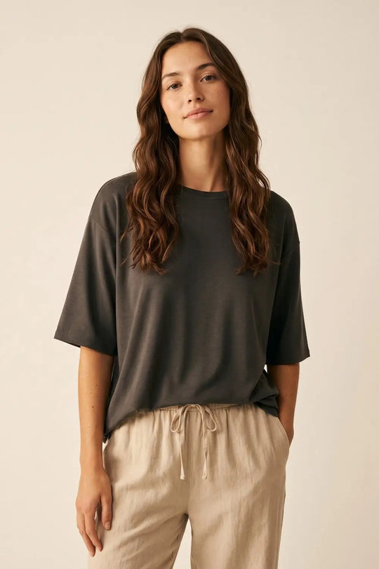 Q2 Relaxed Fit Basic Crewneck sweatshirt in black