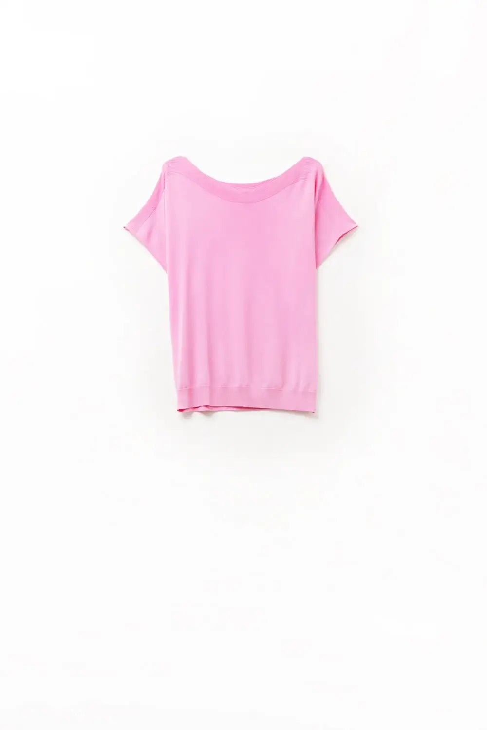 Q2 Relaxed fucsia boatneck sweater with dropped sleeves