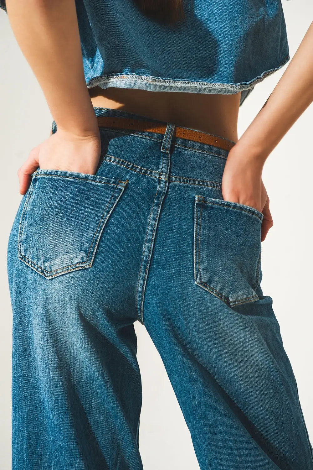 Relaxed jeans with rolled hem and exposed buttons in blue - Jeans