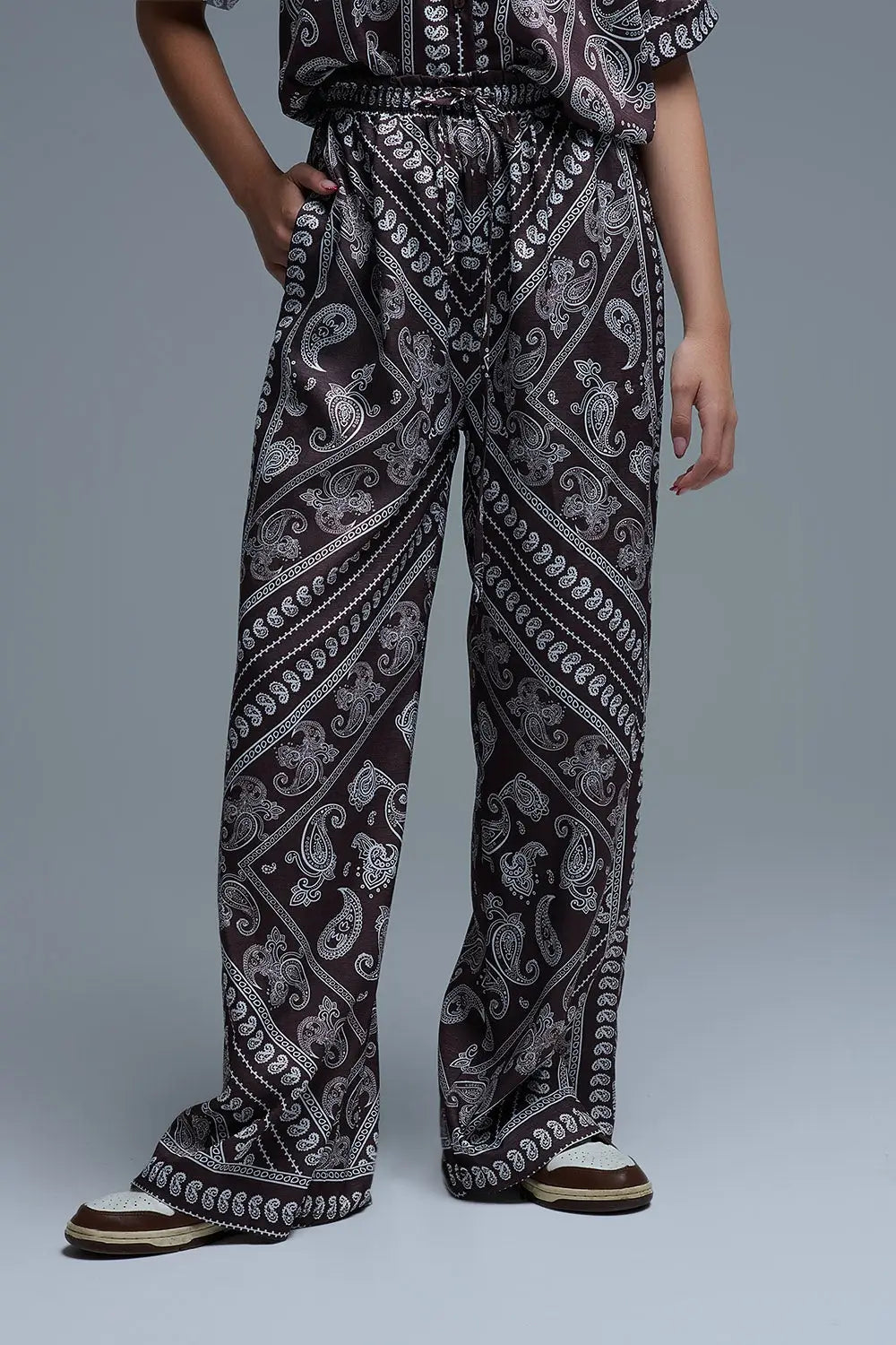 Q2 Relaxed Paisley Print Pants With Adjustable Drawstring in Brown