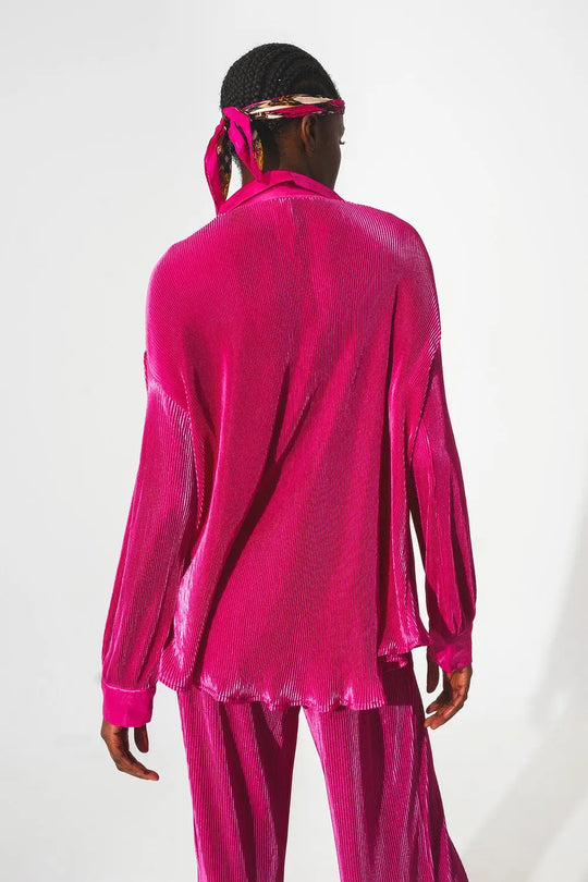 Relaxed pleated satin shirt in fuchsia - Shirts