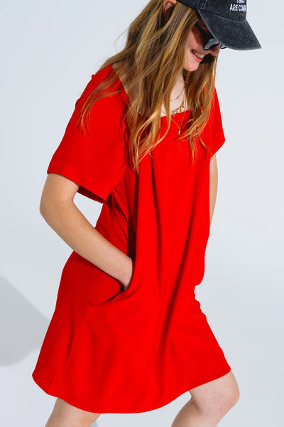 Relaxed Short Dress with Square Neckline and Short Sleeves in Red