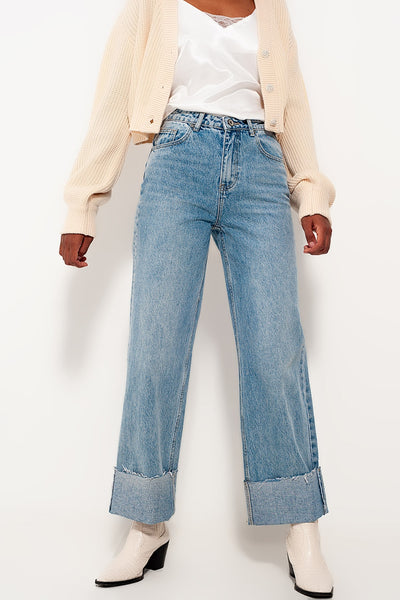 Q2 Relaxed straight leg jeans with turn up in bleach wash