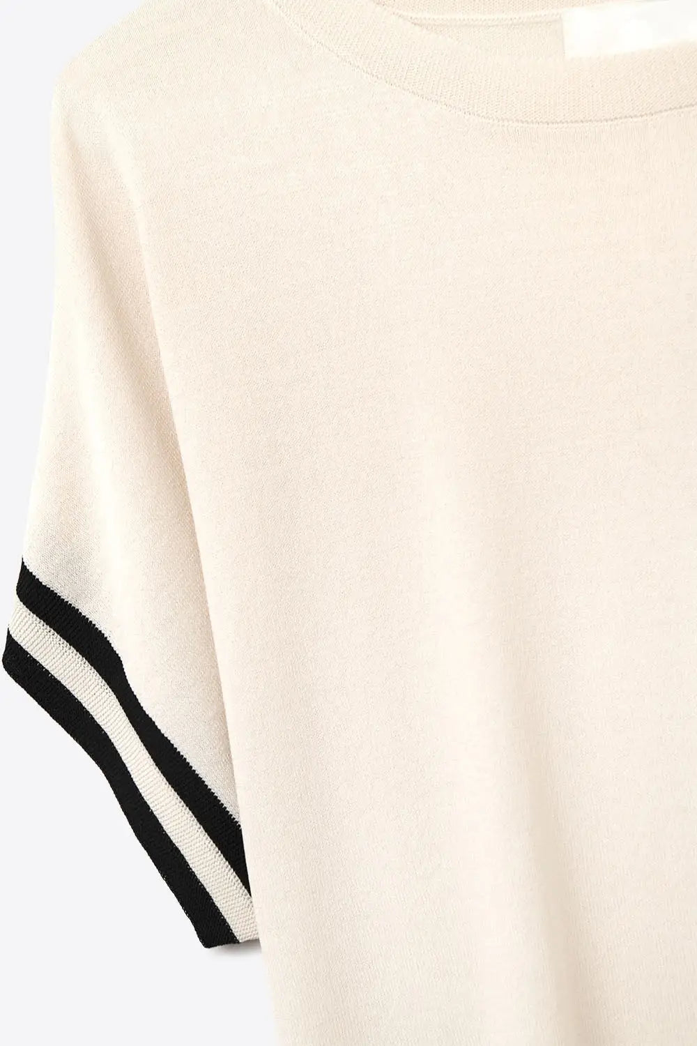 relaxed Sweater In beige with black contrast detail - One Size / Beige - Sweaters