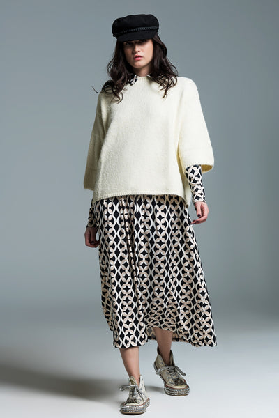 Relaxed Sweater With 3/4 Sleeve and Crew Neck in Cream