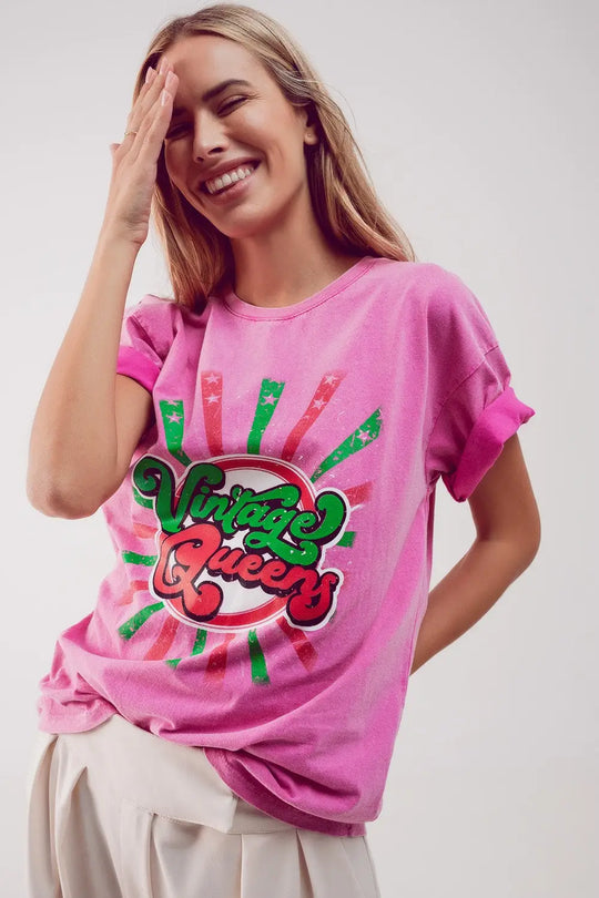 Q2 Relaxed t shirt with pink Vintage Queens graphic print
