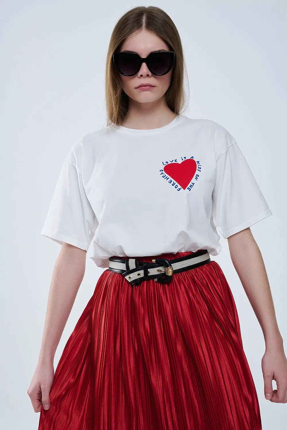 Relaxed white T-shirt featuring a heart design on both the front and back - One Size / White - Tops