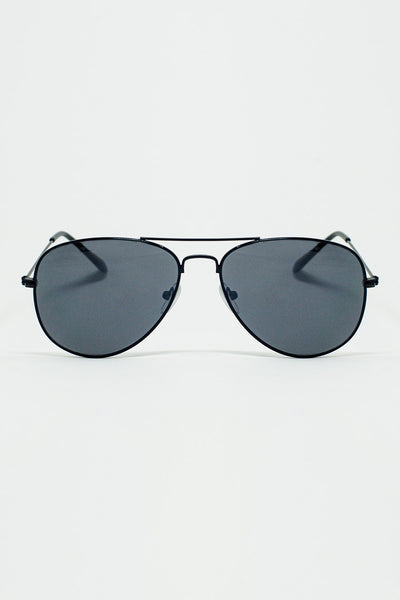 Q2 Retro Aviator SunglassesWith Smoke Lense in Black