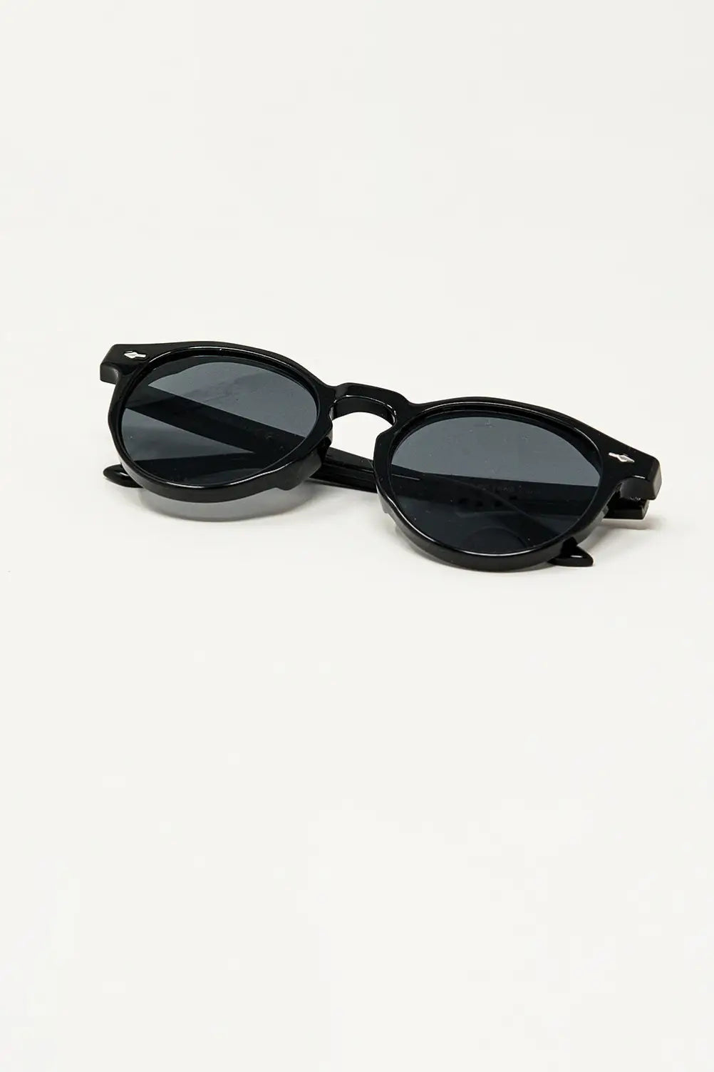 Retro Round Sunglasses With Smoke Black Lens in Black - One Size / Black