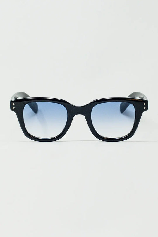 Q2 Retro Round Sunglasses With Smoke Blue Lens in Black