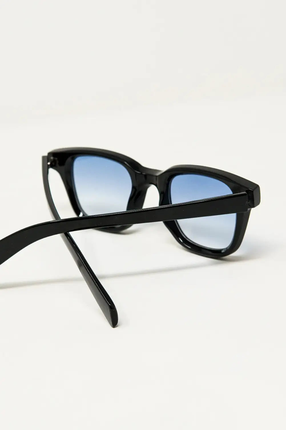 Retro Round Sunglasses With Smoke Blue Lens in Black - One Size / Black