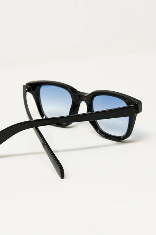 Retro Round Sunglasses With Smoke Blue Lens in Black - One Size / Black