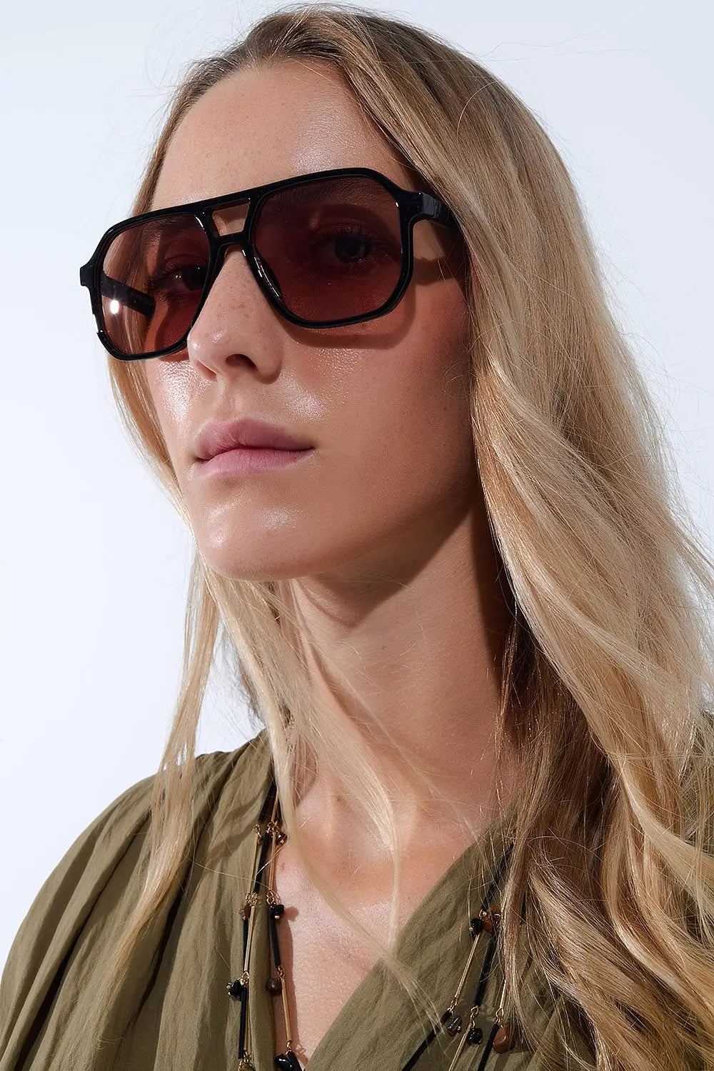 Retro style Sunglasses with black frames and orange lenses - One Size / Beige