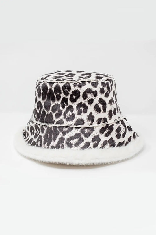 Q2 Reversible bucket hat in leopard print in ecru